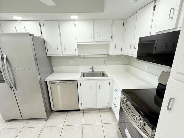 1300 SAINT CHARLES Place 706, Pembroke Pines, FL 33026