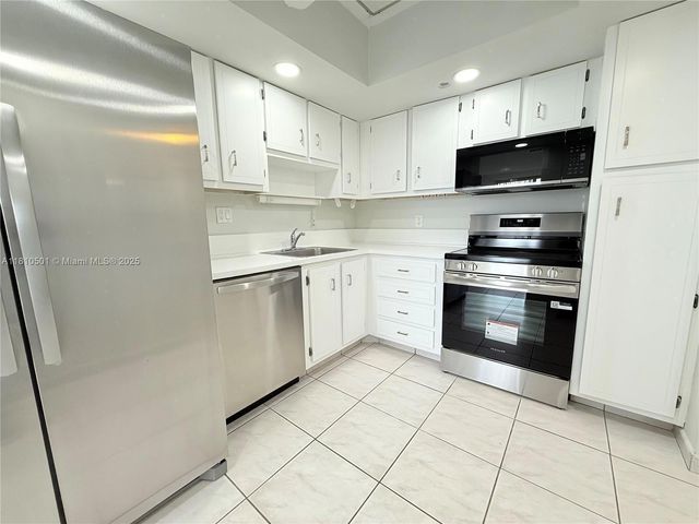 1300 SAINT CHARLES Place 706, Pembroke Pines, FL 33026