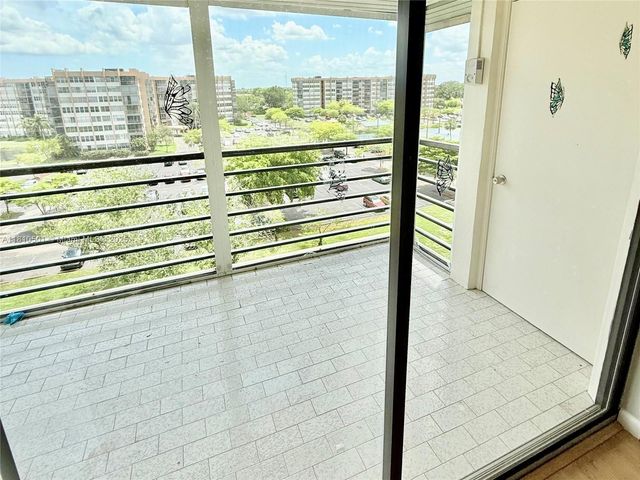 1300 SAINT CHARLES Place 706, Pembroke Pines, FL 33026