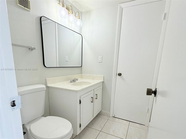 1300 SAINT CHARLES Place 706, Pembroke Pines, FL 33026
