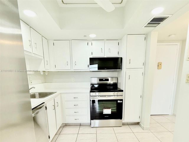 1300 SAINT CHARLES Place 706, Pembroke Pines, FL 33026
