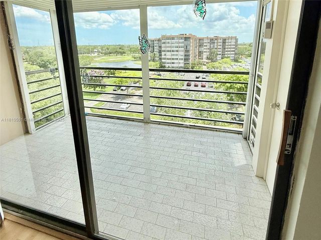 1300 SAINT CHARLES Place 706, Pembroke Pines, FL 33026