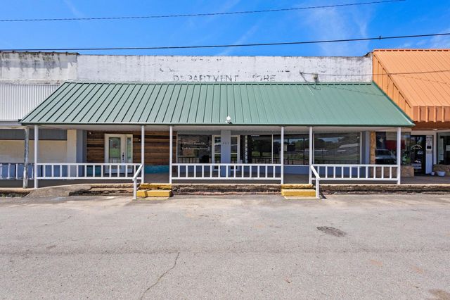 205 Main Street, Deport, TX 75435