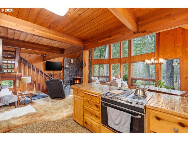 57206 E MARMOT Rd, Sandy, OR 97055