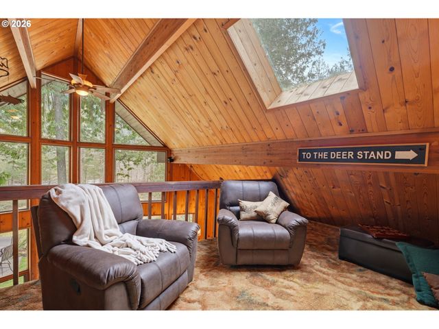 57206 E MARMOT Rd, Sandy, OR 97055