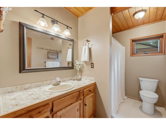 57206 E MARMOT Rd, Sandy, OR 97055