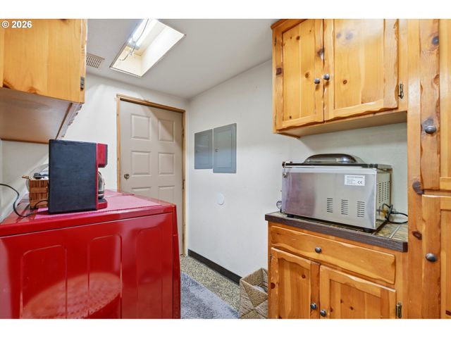 57206 E MARMOT Rd, Sandy, OR 97055