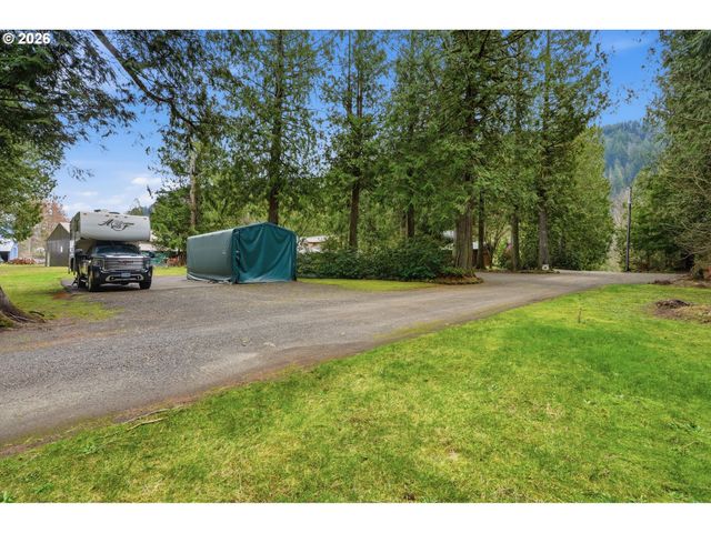 57206 E MARMOT Rd, Sandy, OR 97055