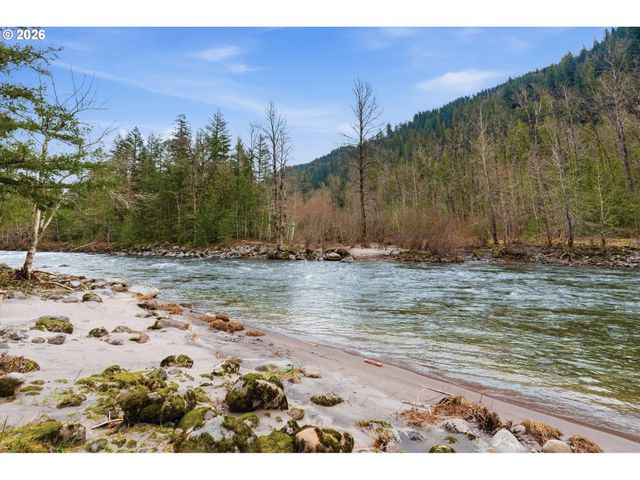 57206 E MARMOT Rd, Sandy, OR 97055