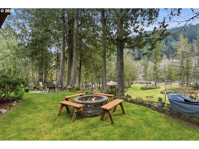 57206 E MARMOT Rd, Sandy, OR 97055