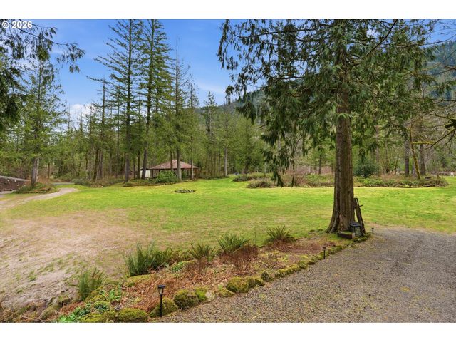 57206 E MARMOT Rd, Sandy, OR 97055