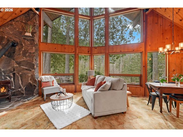 57206 E MARMOT Rd, Sandy, OR 97055
