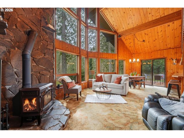 57206 E MARMOT Rd, Sandy, OR 97055