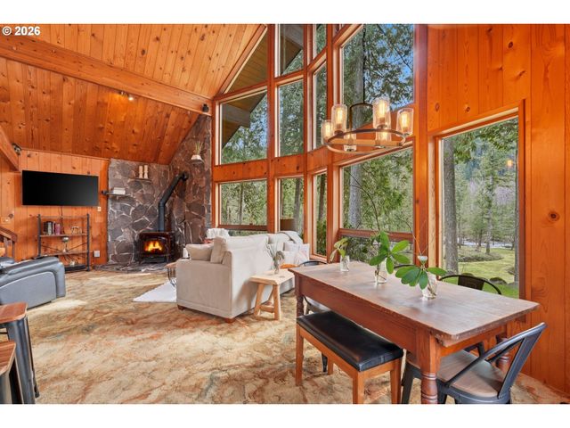 57206 E MARMOT Rd, Sandy, OR 97055