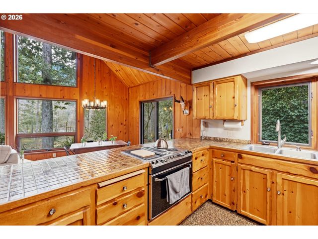 57206 E MARMOT Rd, Sandy, OR 97055