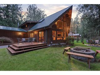 57206 E MARMOT Rd, Sandy, OR 97055
