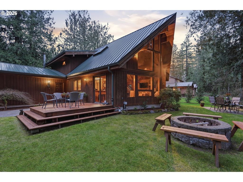57206 E MARMOT Rd, Sandy, OR 97055