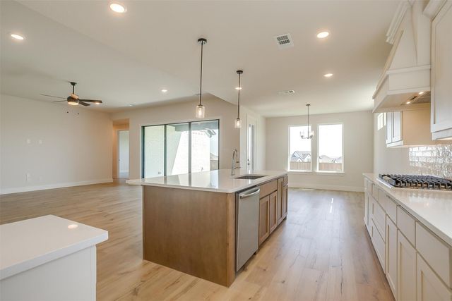 806 Feathergrass Court E, Haslet, TX 76052