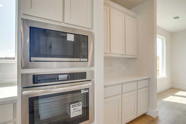 806 Feathergrass Court E, Haslet, TX 76052