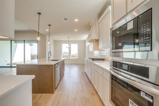 806 Feathergrass Court E, Haslet, TX 76052