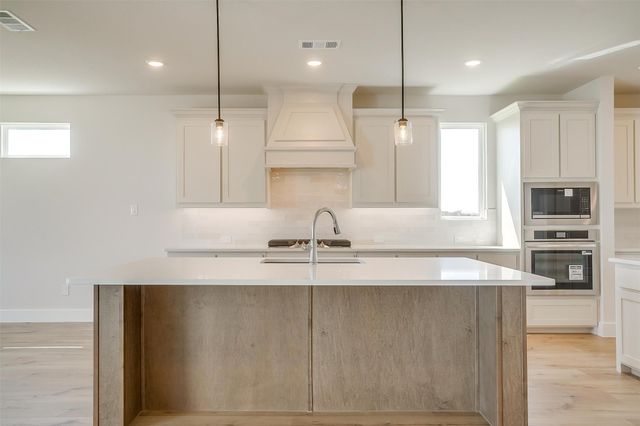 806 Feathergrass Court E, Haslet, TX 76052