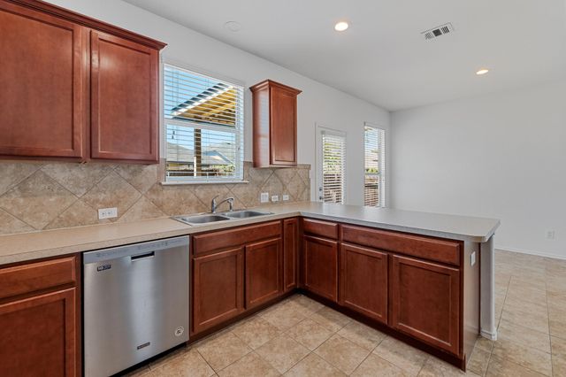 172 Housefinch LOOP, Leander, TX 78641