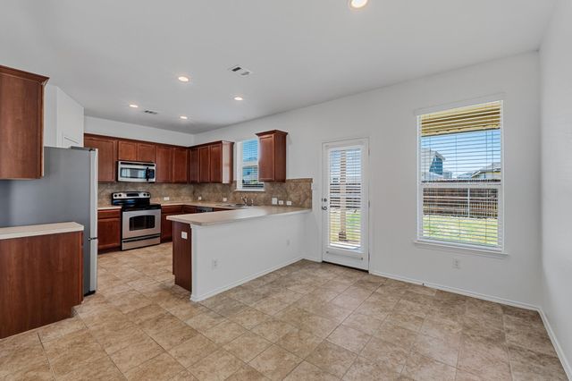 172 Housefinch LOOP, Leander, TX 78641