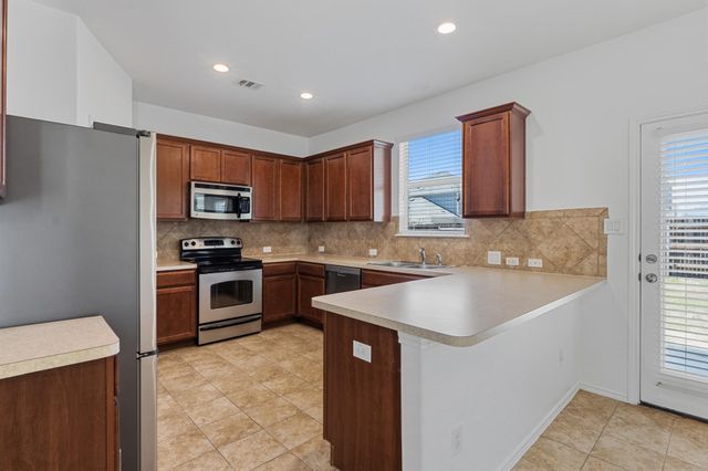 172 Housefinch LOOP, Leander, TX 78641