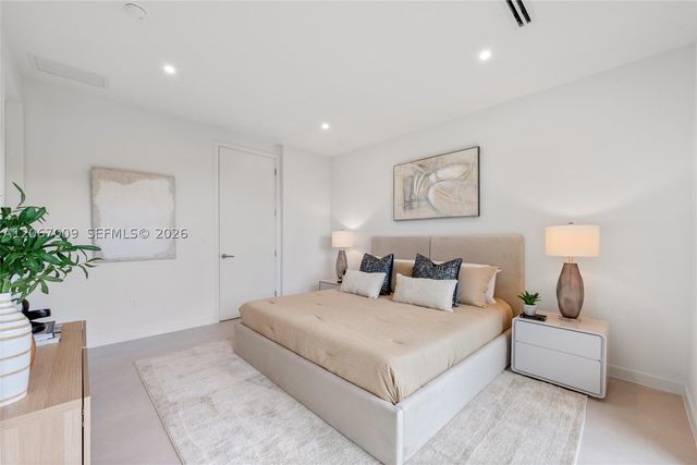 2980 SW 2nd St LEFT, Miami, FL 33135