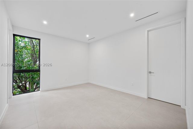 2980 SW 2nd St LEFT, Miami, FL 33135
