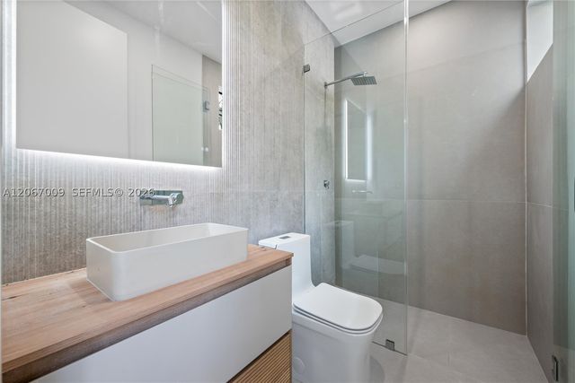 2980 SW 2nd St LEFT, Miami, FL 33135