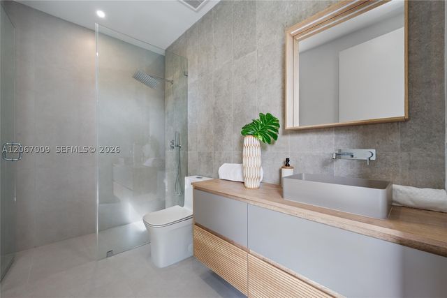 2980 SW 2nd St LEFT, Miami, FL 33135