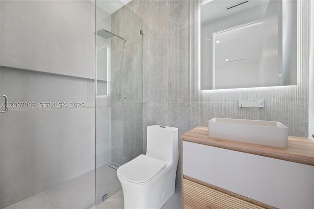 2980 SW 2nd St LEFT, Miami, FL 33135