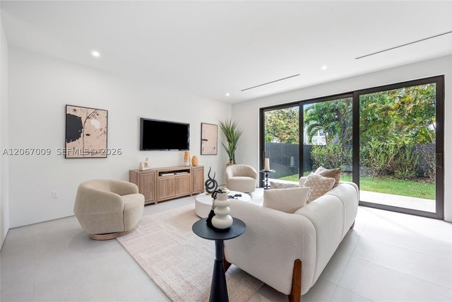 2980 SW 2nd St LEFT, Miami, FL 33135