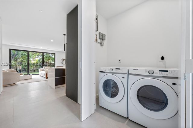 2980 SW 2nd St LEFT, Miami, FL 33135