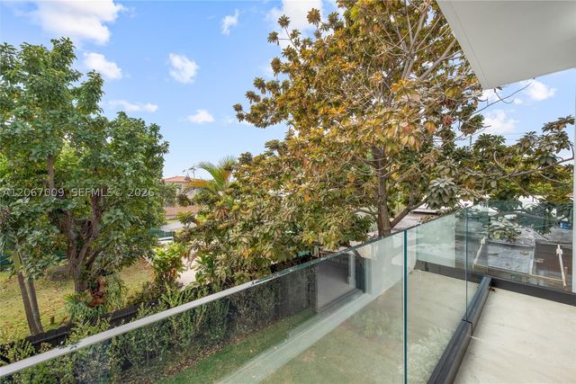 2980 SW 2nd St LEFT, Miami, FL 33135