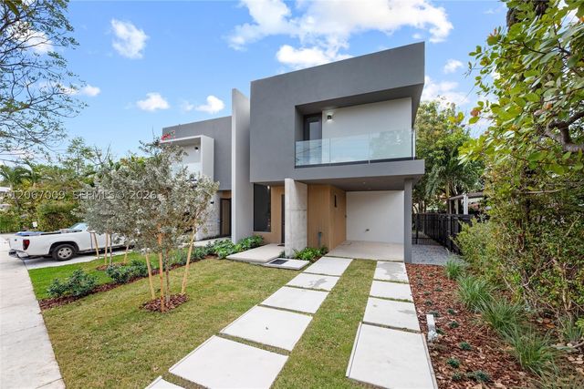 2980 SW 2nd St LEFT, Miami, FL 33135