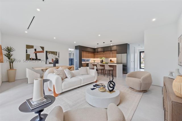 2980 SW 2nd St LEFT, Miami, FL 33135
