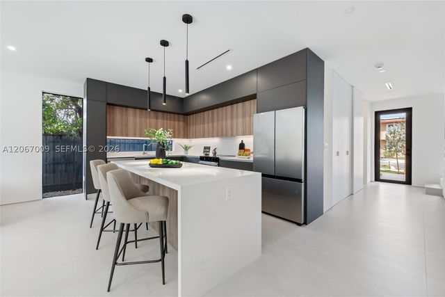 2980 SW 2nd St LEFT, Miami, FL 33135