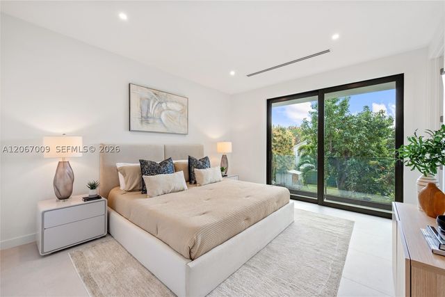 2980 SW 2nd St LEFT, Miami, FL 33135