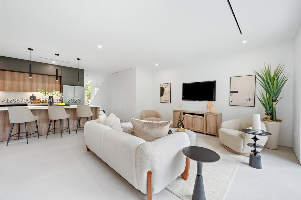 2980 SW 2nd St LEFT, Miami, FL 33135