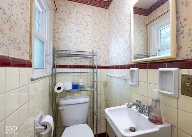 5915 N Oxford Street, Indianapolis, IN 46220