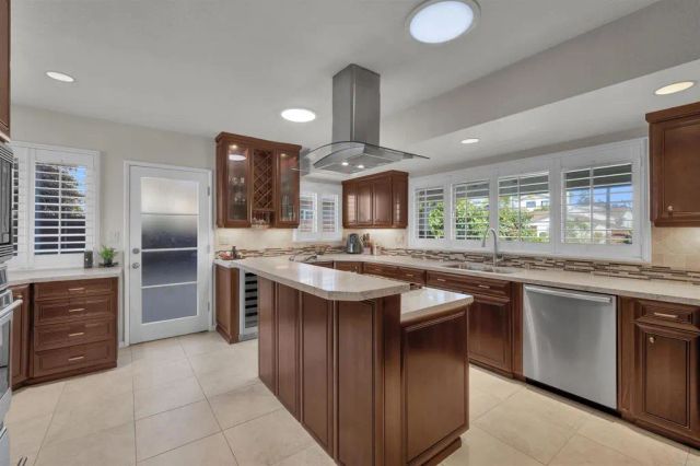 2164 Tokalon Street, San Diego, CA 92110