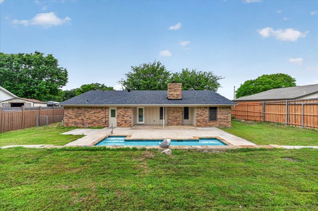 2026 Sheriff Drive, Grand Prairie, TX 75051