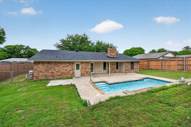 2026 Sheriff Drive, Grand Prairie, TX 75051
