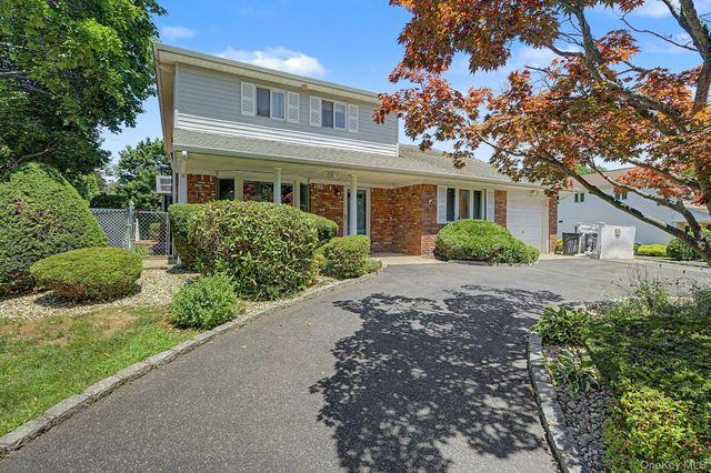 16 Cross Bow Lane, Commack, NY 11725