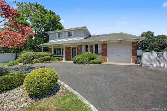 16 Cross Bow Lane, Commack, NY 11725