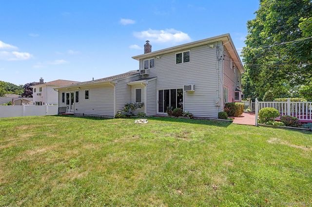 16 Cross Bow Lane, Commack, NY 11725