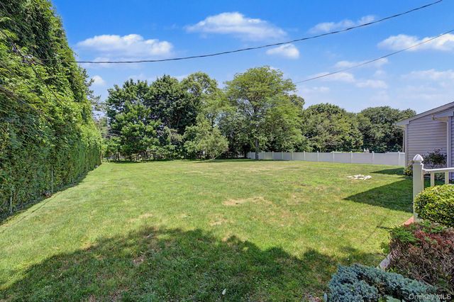 16 Cross Bow Lane, Commack, NY 11725