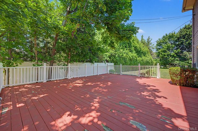 16 Cross Bow Lane, Commack, NY 11725